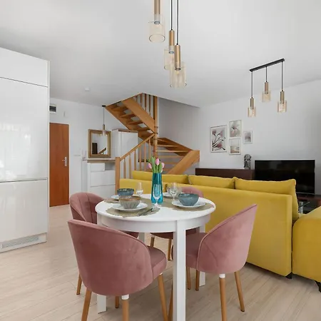 Rodzinny Z Parkingiem W Kolobrzegu By Renters Apartment *