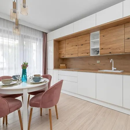 Apartment Rodzinny Z Parkingiem W Kolobrzegu By Renters Kolobrzeg