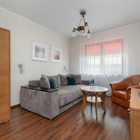 Rodzinny Z Parkingiem W Kolobrzegu By Renters Apartment *